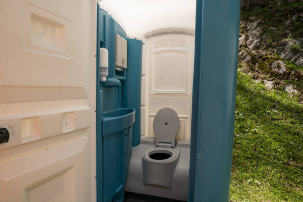 Best Portable restroom trailer rental  in Winthrop Harbor, IL